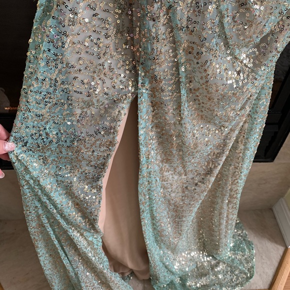 Amazing sequins gown - Picture 4 of 7